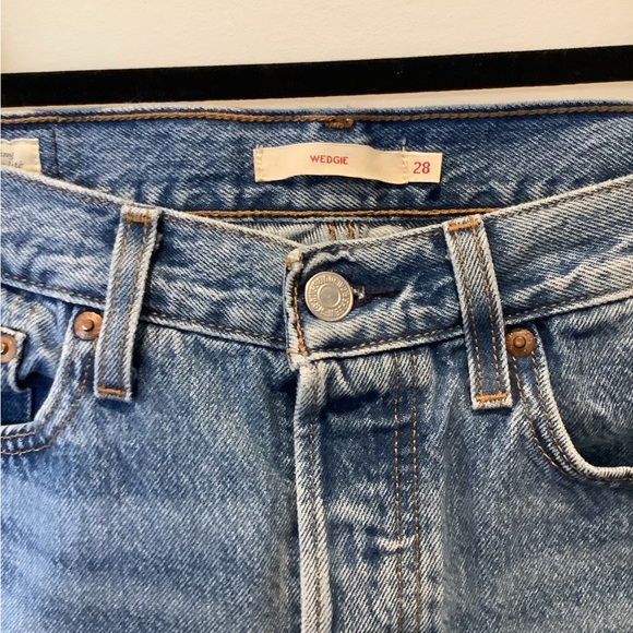 Levi's Light Blue Distressed Ankle Jeans - Picture 3 of 6